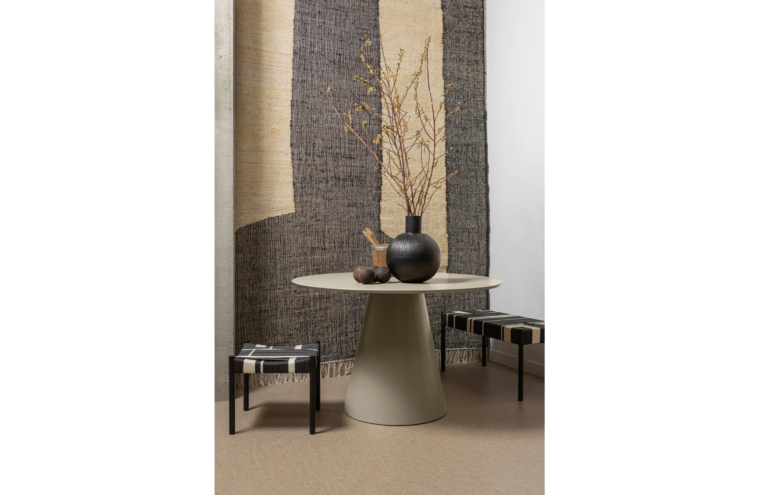 Showroommodel Jorre Eettafel Mdf Antique Beige Ø120cm, zelf afhalen