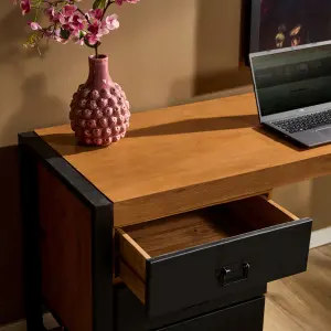 Bureau Boaz Mangohout / Metaal