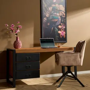 Bureau Boaz Mangohout / Metaal