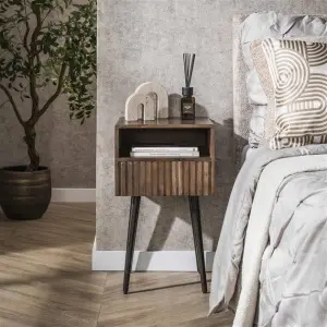 Nachtkastje Carve 1 lade / Massief acacia bruin