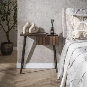 Nachtkastje Carve 1 lade links / Massief acacia bruin