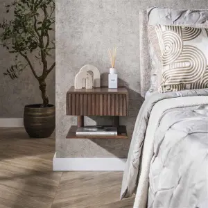 Nachtkastje Carve Shelve zwevend 1 lade / Massief acacia bruin