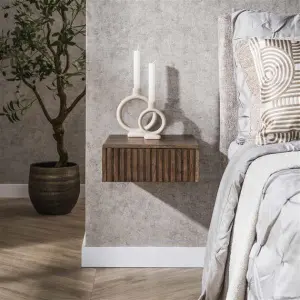 Nachtkastje Carve zwevend 1 lade verpakt per 2 / Massief acacia bruin