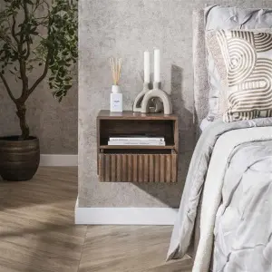Nachtkastje Carve zwevend open vak 1 lade / Massief acacia bruin