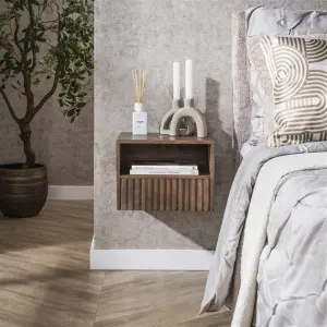 Nachtkastje Carve zwevend open vak 1 lade / Massief acacia bruin