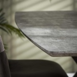 Eetkamertafel 160 ovaal blad zwart gepoedercoat frame / 3D betonlook grijs