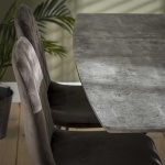 Eetkamertafel 160 ovaal blad zwart gepoedercoat frame / 3D betonlook grijs