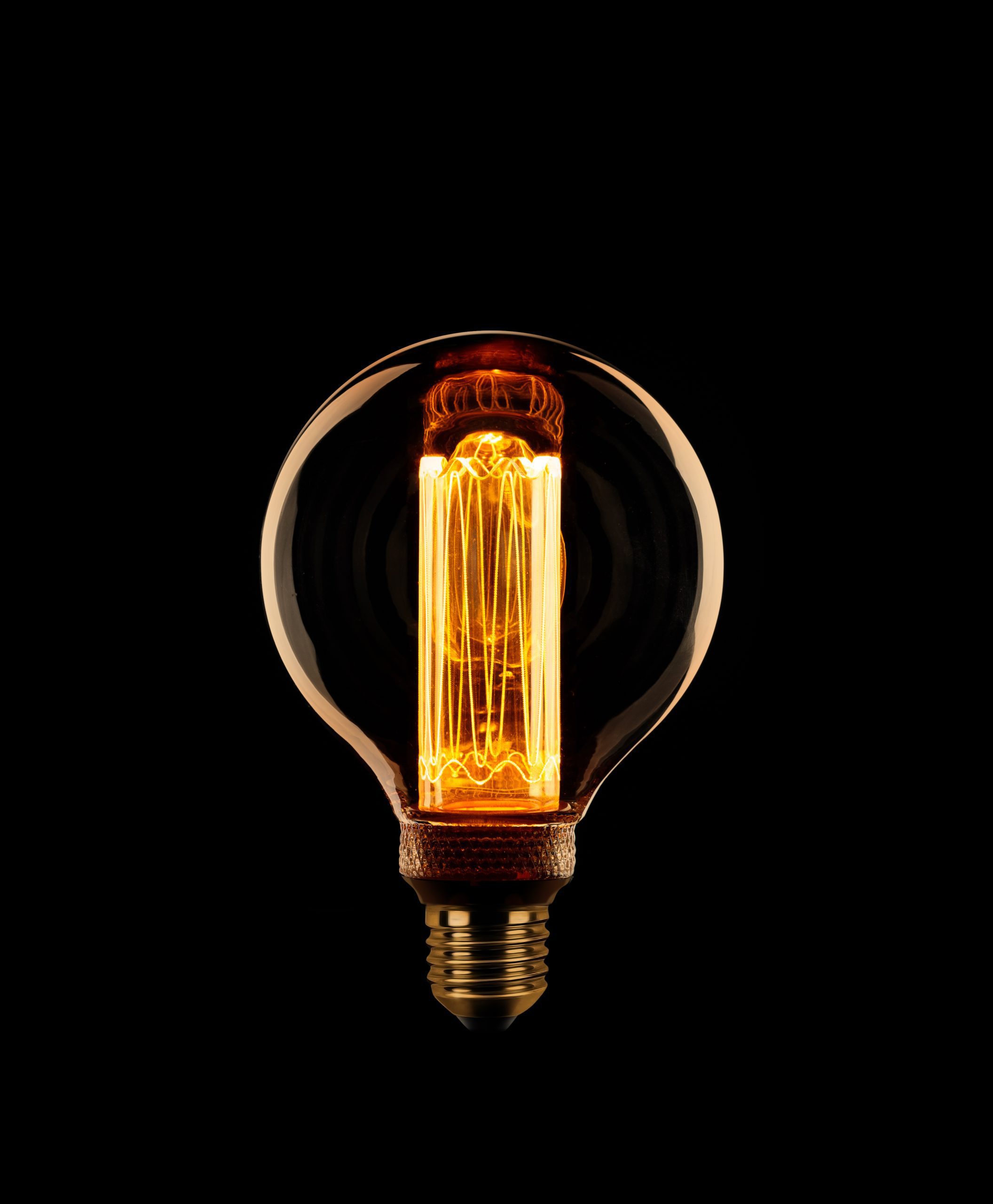 Globe 80mm kooldraad LED 5w E27 240v 1800k 3 stappen dimbaar amber/goud 200L