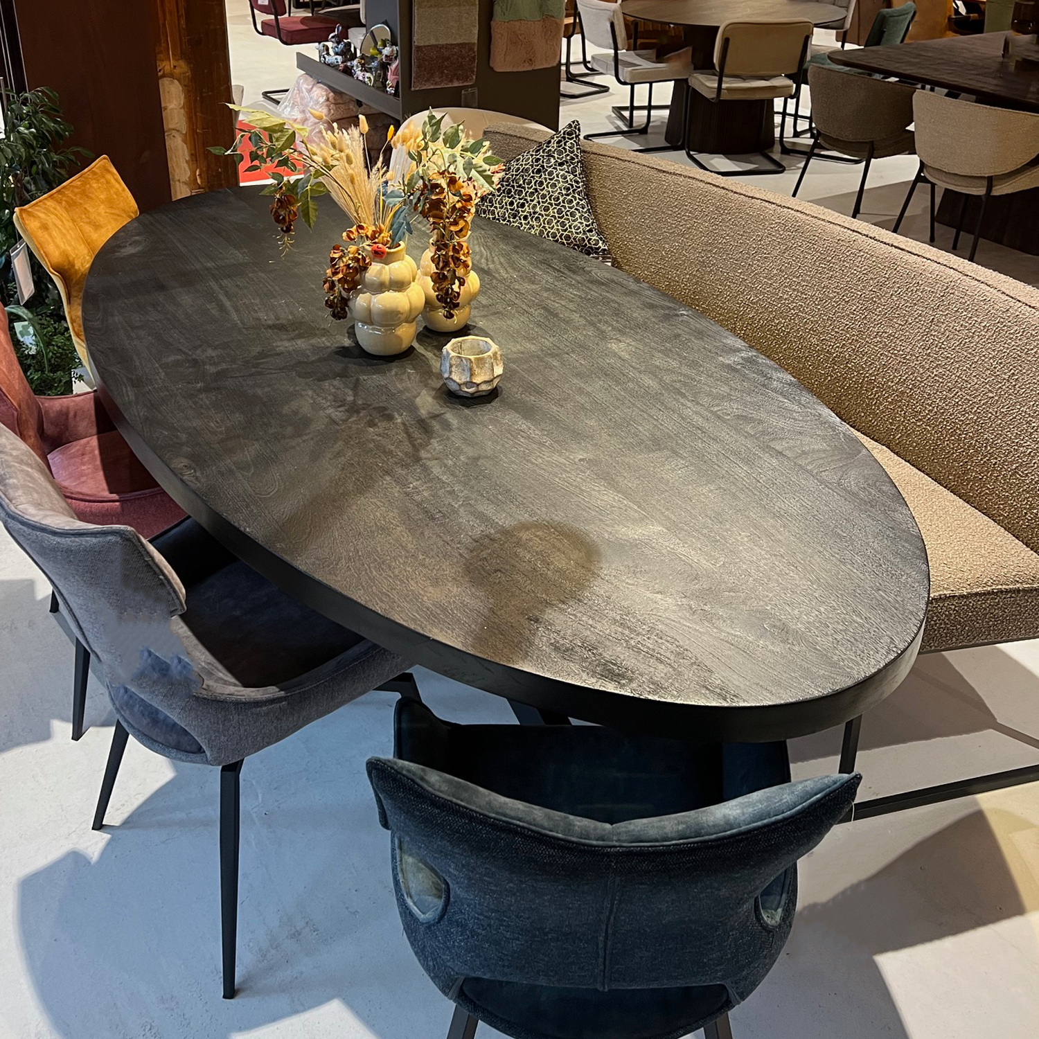 Eettafel Back To Black IV Ovaal 240