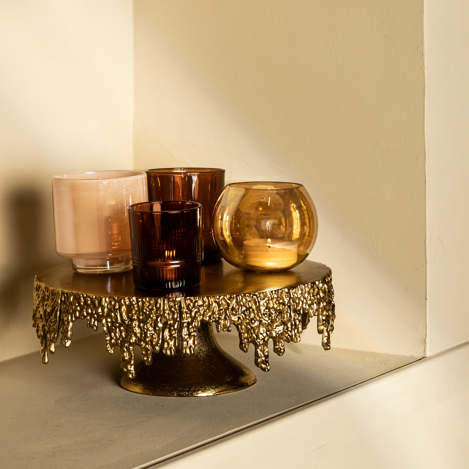 Amara Gold alu cake stand on base dripping
