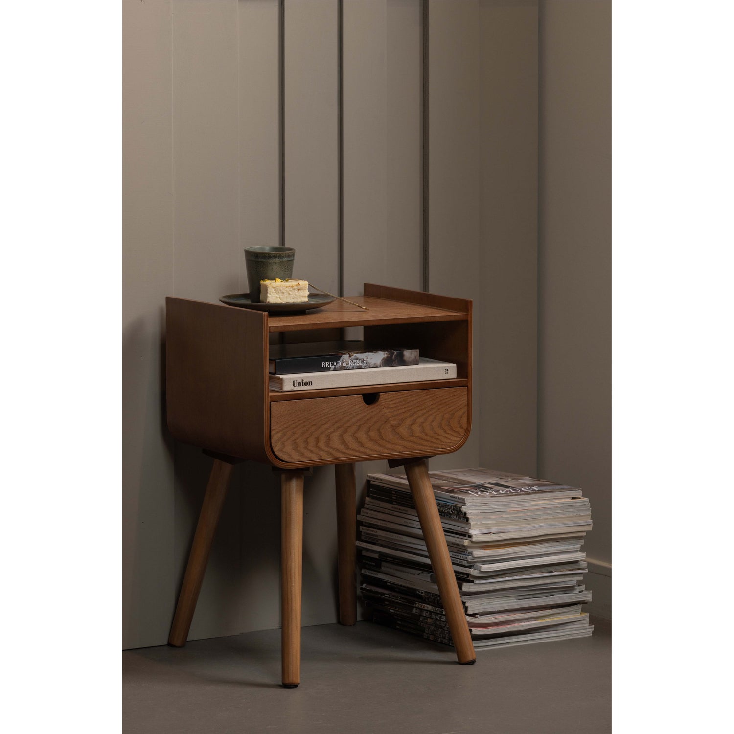 NILS NACHTKASTJE/BIJZETTAFEL HOUT NATUREL