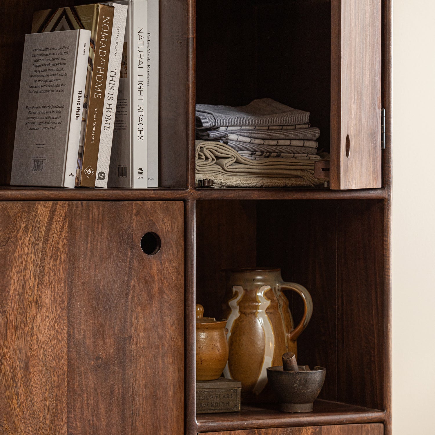 STAES OPBERGKAST MANGO HOUT WALNOOT