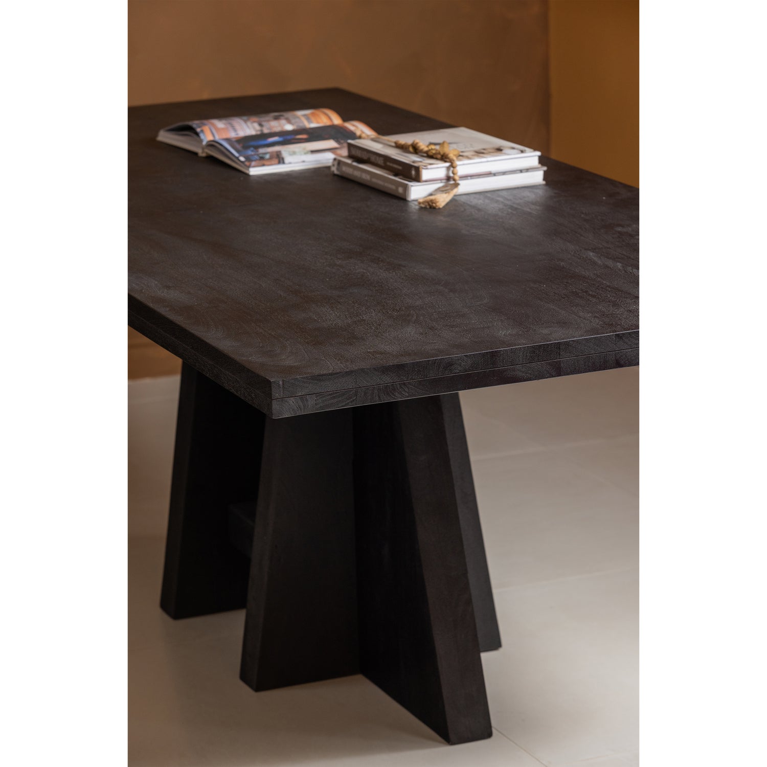 KEAN EETTAFEL MET MIDDENPOOT MANGO ZWART 220x100CM