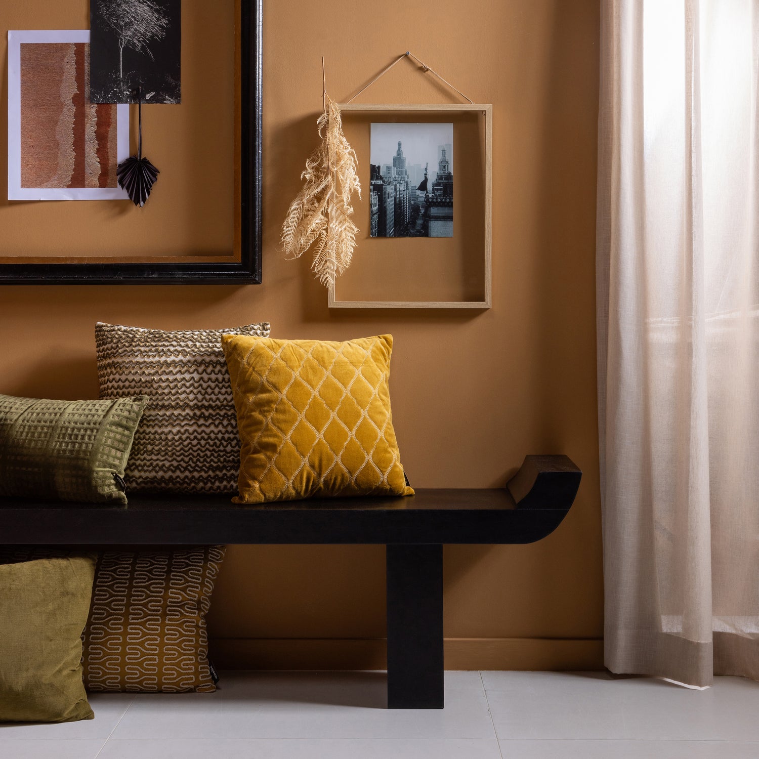 NELLA KUSSEN MET RUIT VELVET WARM GEEL 45x45CM