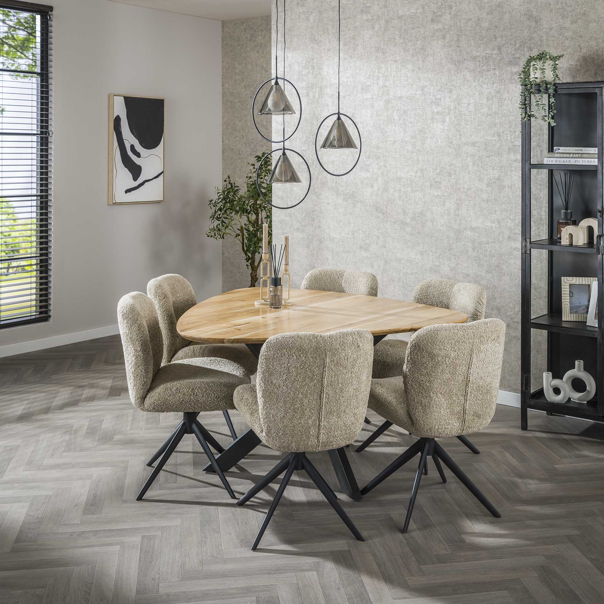 Eetkamertafel driehoek / Massief acacia naturel