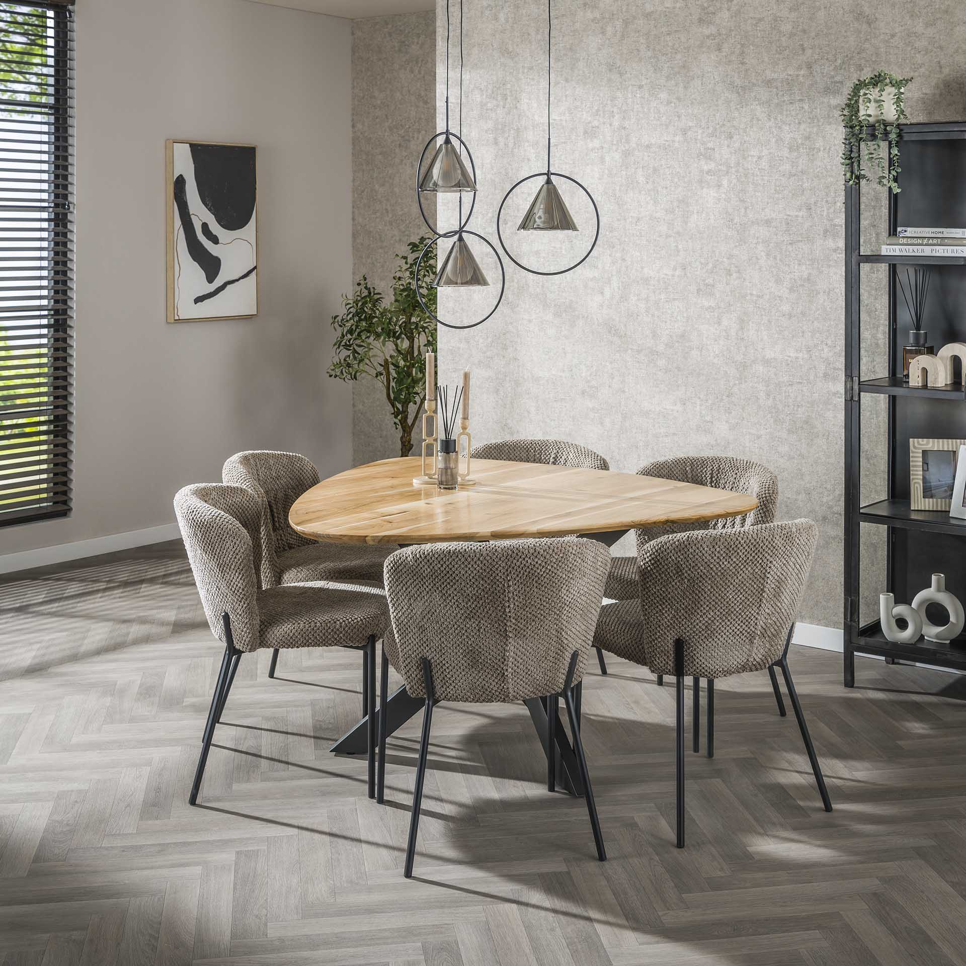 Eetkamertafel driehoek / Massief acacia naturel