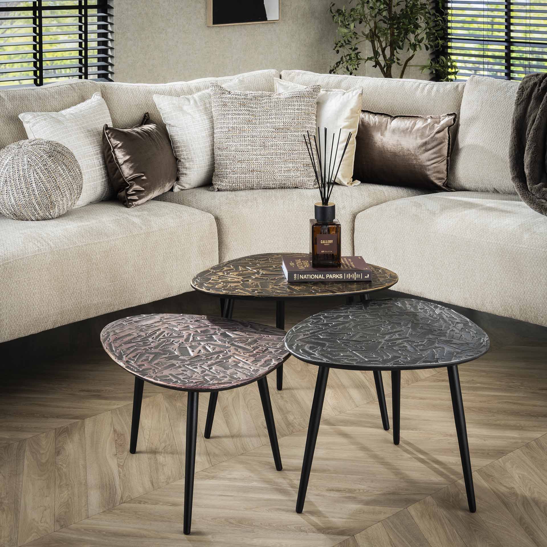 Salontafel set/3 driehoekig patina metal