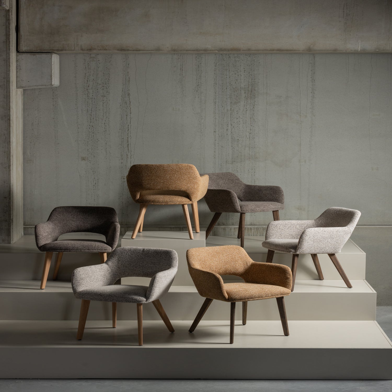 MURAT EETKAMERSTOEL TAUPE MET HOUTEN POOT NATUREL
