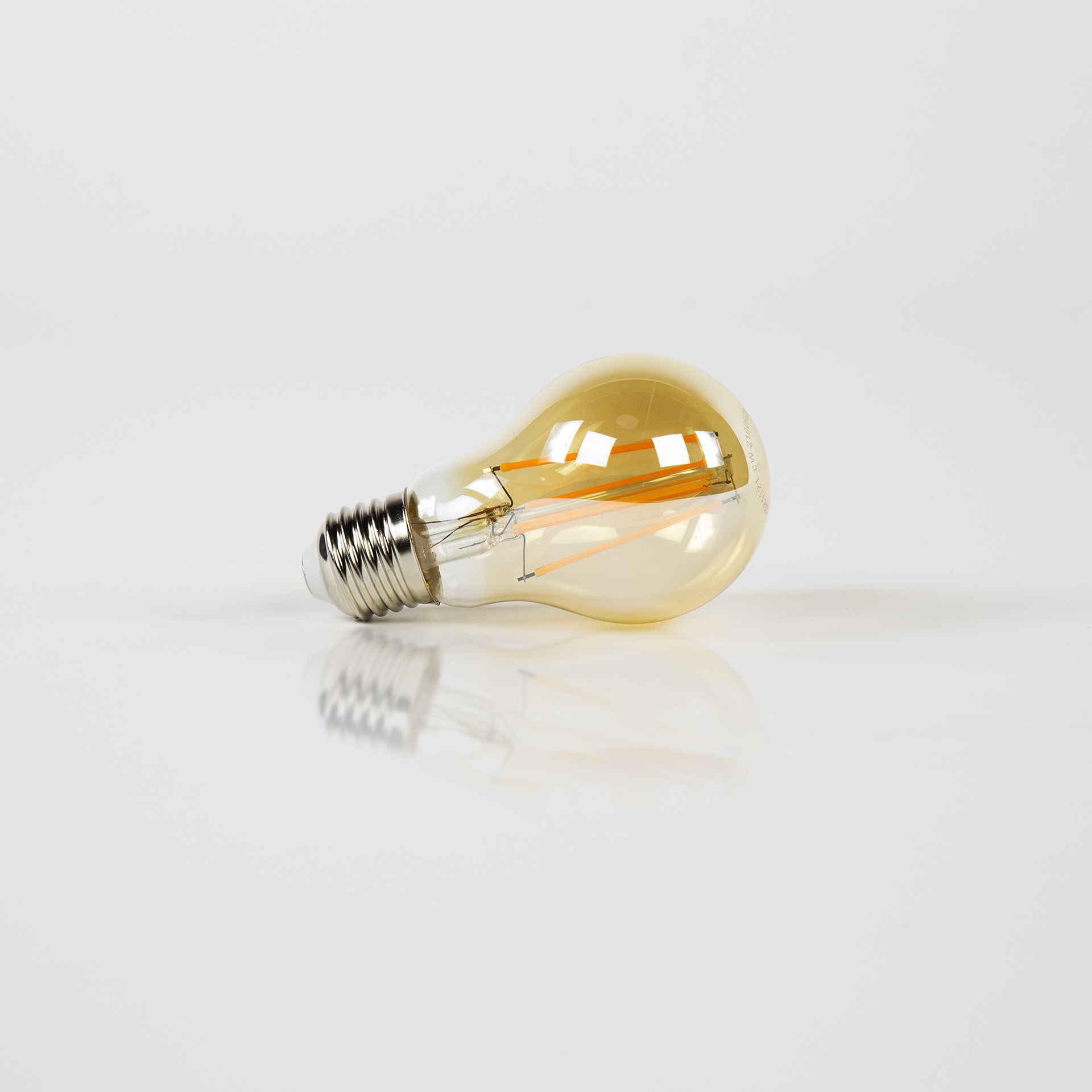 Lichtbron LED [A60] filament peer - E27 6W 2100K 450lm dimbaar / Amberkleurig glas