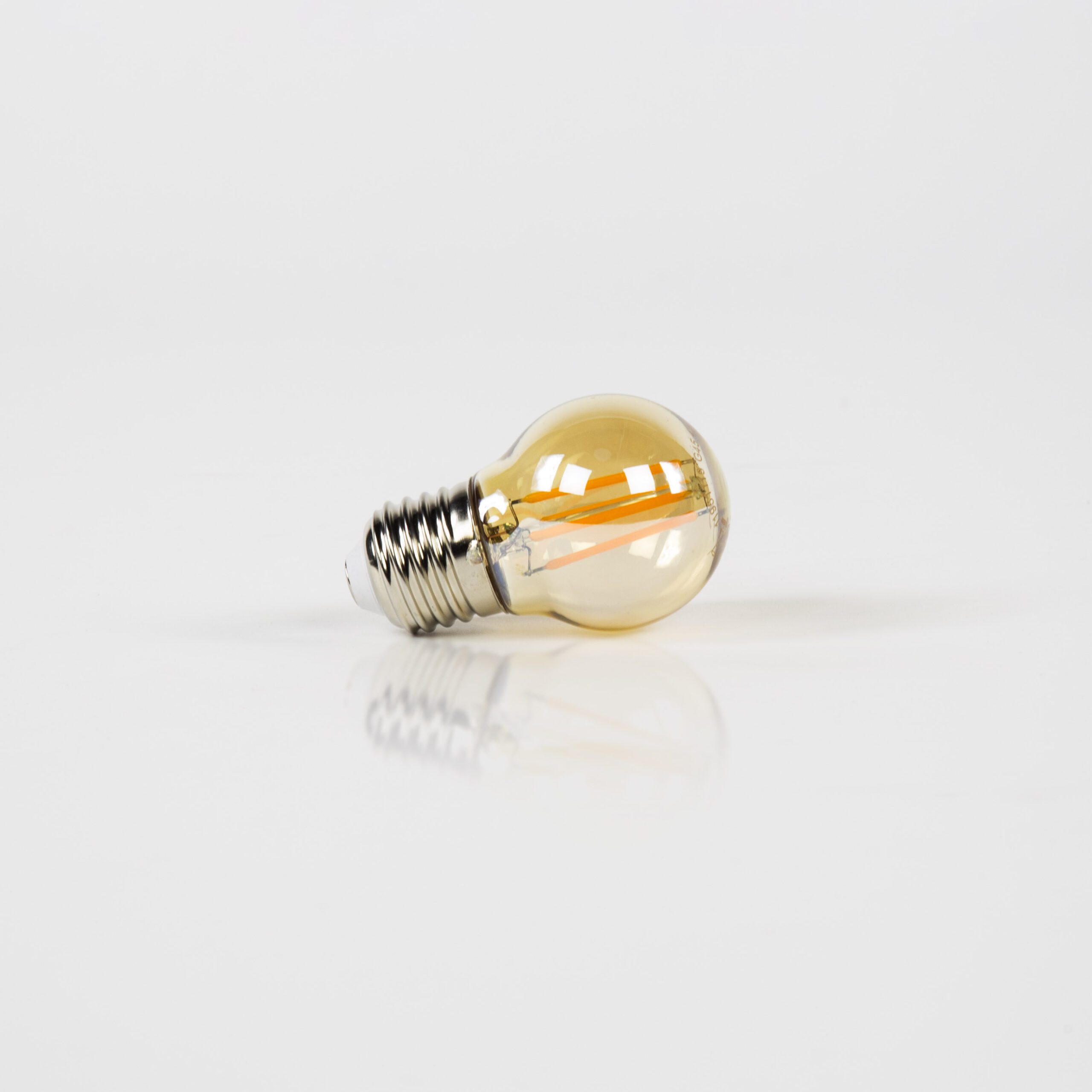 Lichtbron LED [G45] filament bol 4,5 - E27 4W 2100K 280lm dimbaar / Amberkleurig glas