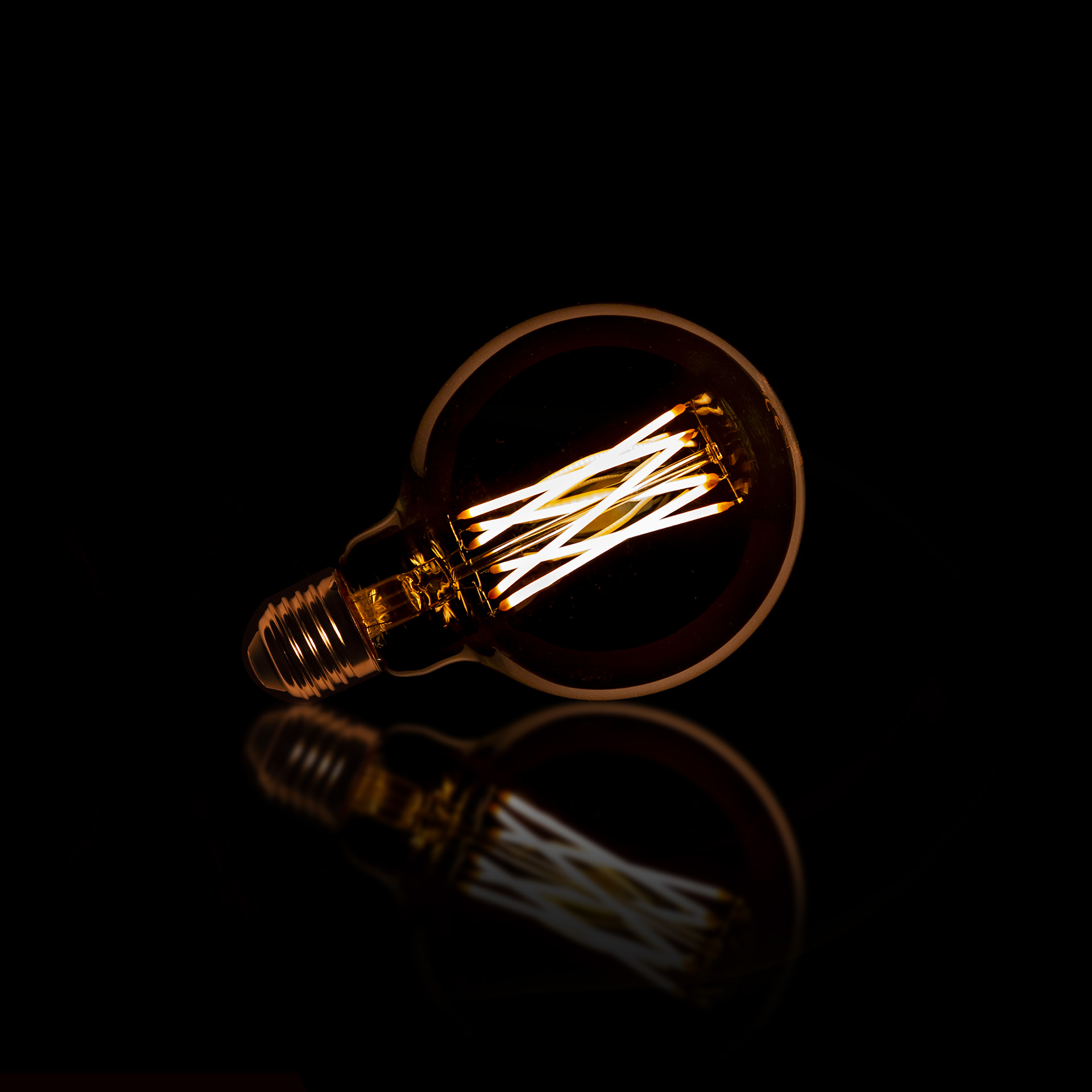 Lichtbron LED [G95] filament bol 9,5 - E27 6W dimbaar / Amberkleurig glas