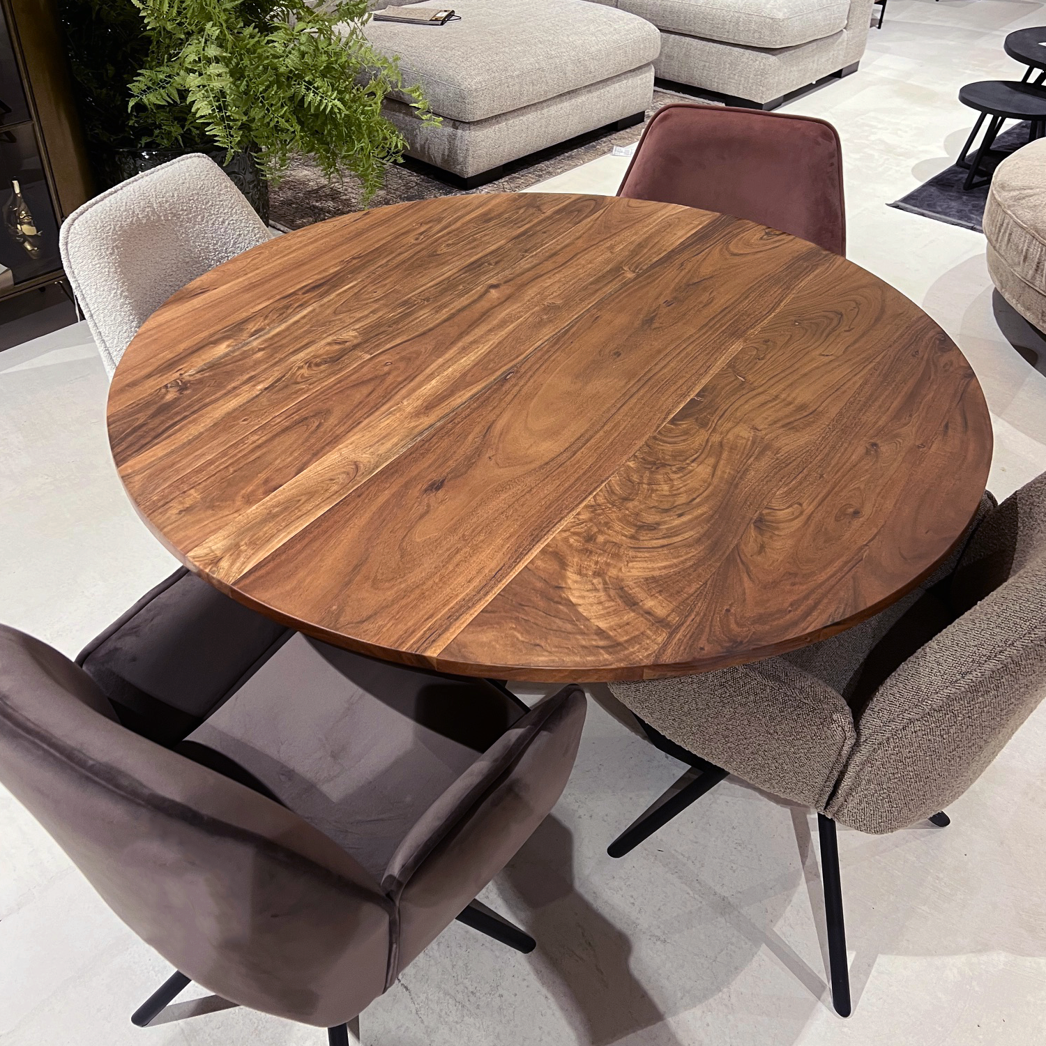 Showroommodel, zelf afhalen! Eettafel Helsinki 130 Acacia