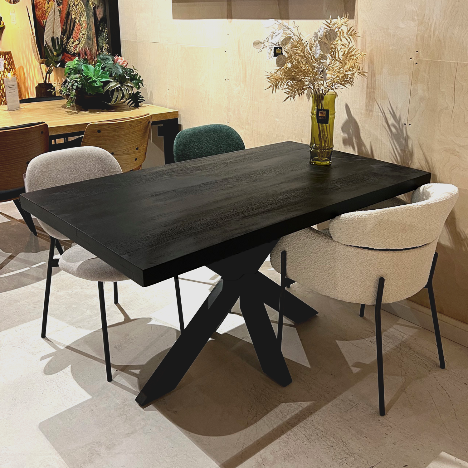 Showroommodel, zelf afhalen!  Eettafel Carleon Spider 140 Zwart Mangohout