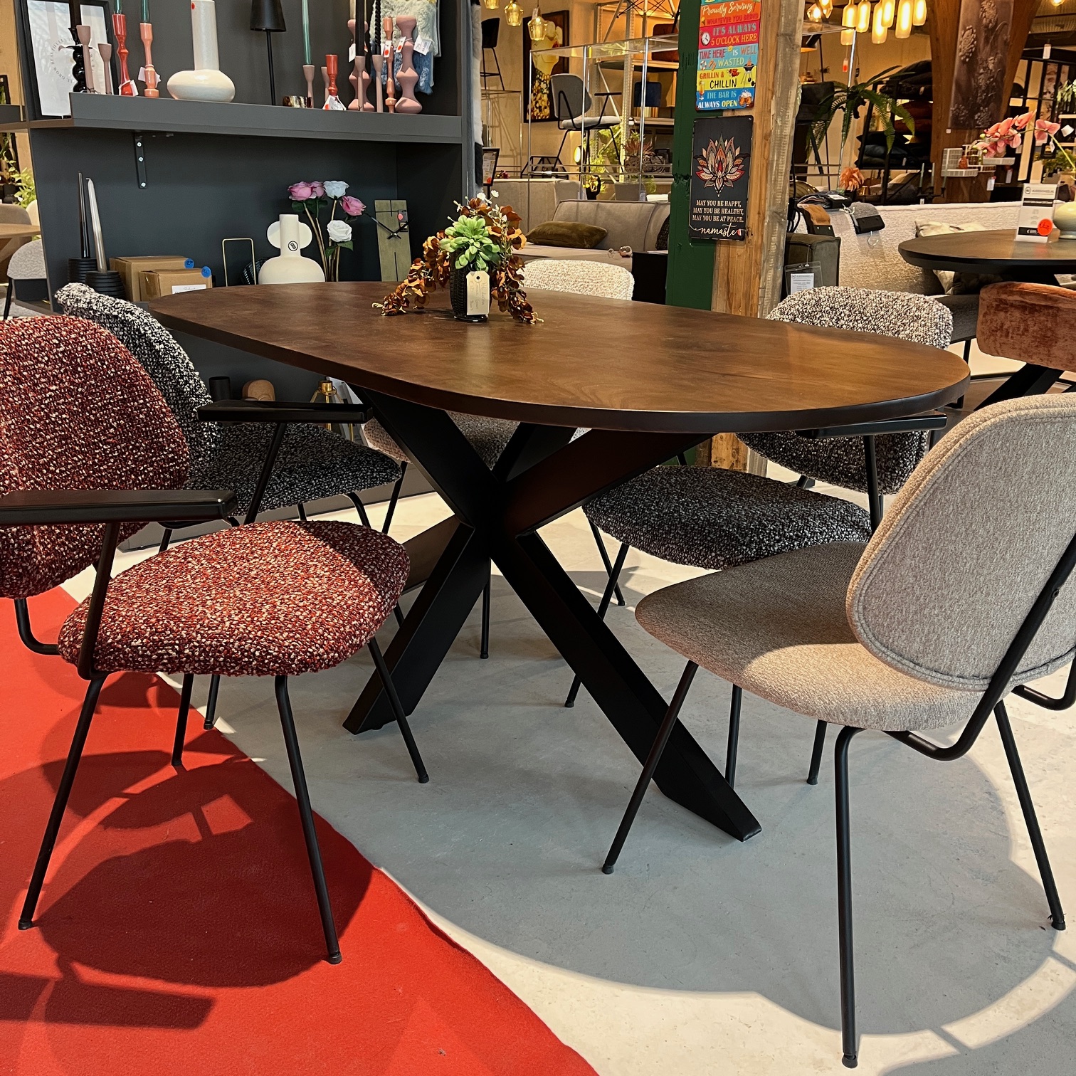 Showroommodel, zelf afhalen! Eettafel Capsule Ovaal Kruispoot 180cm Espresso