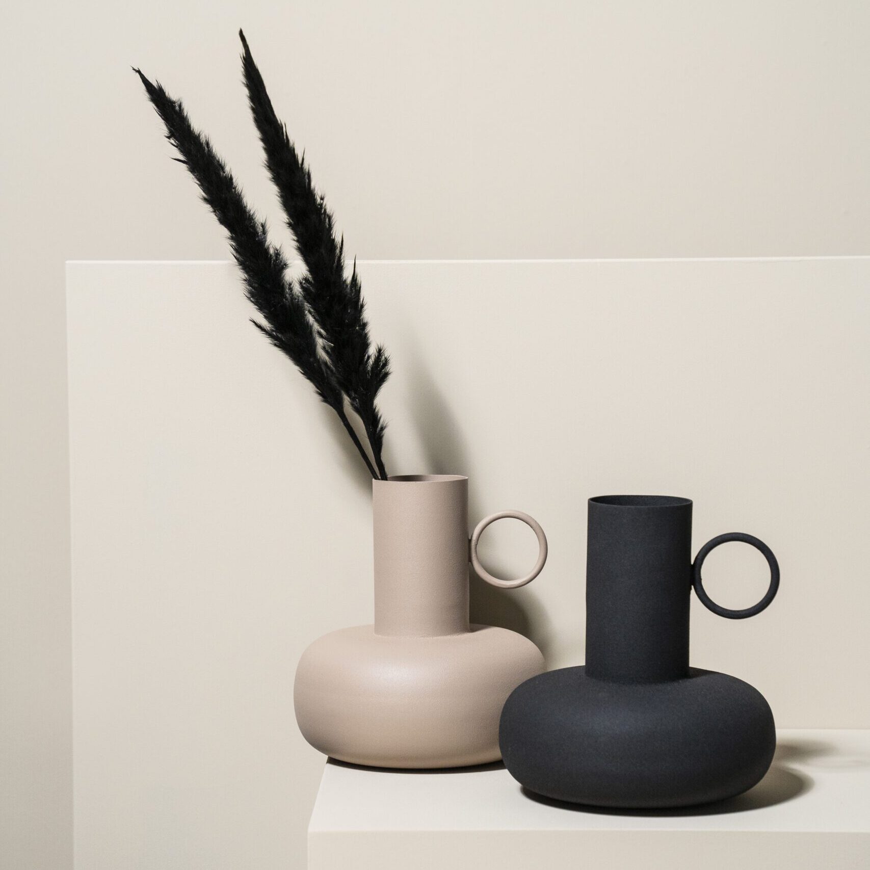 By-Boo692_220215_220216 Zwarte vaas voor ieder interieur